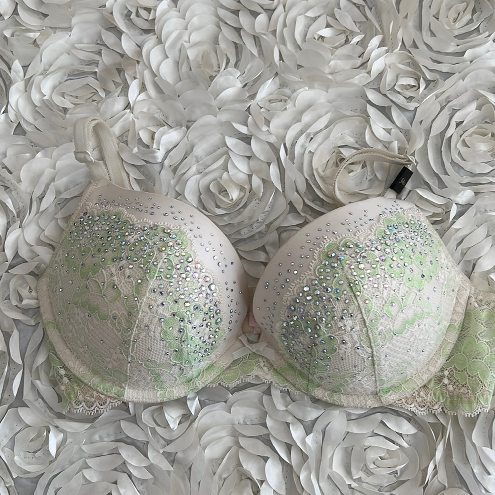 Victoria’s secret bra